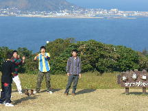 海を望む丘で草野球